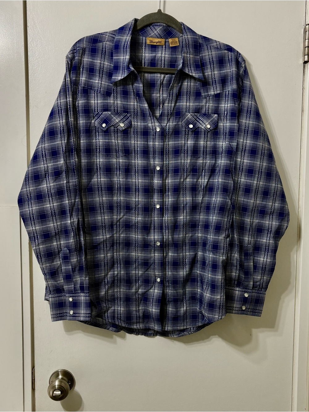 Women’s Wrangler Plaid Long-Sleeve Western Shirt with Silver Threading